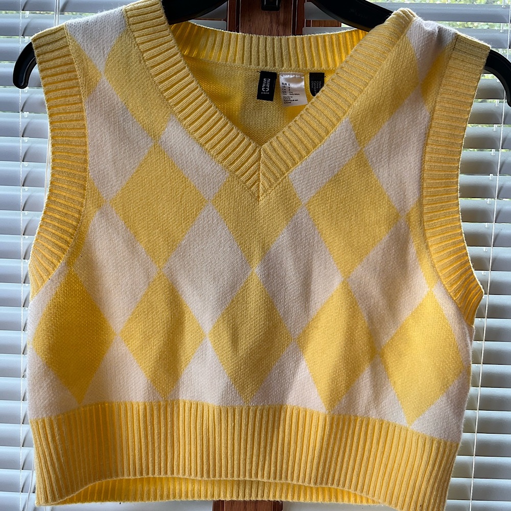 Crop top vest.